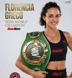 Florencia Greco posa con el cinturón de campeona mundial de WKN